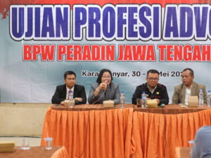 Ketua Peradin DPW Jawa Tengah Nuning Ritwanita Priliastuti menyambut para peserta Ujian Profesi Advokat