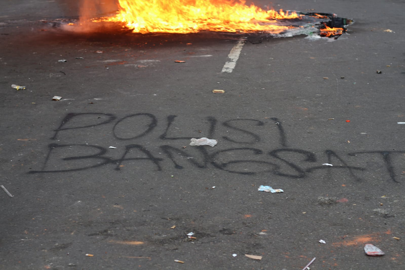 Tulisan penuh rasa, di depan Mako Brimob Solo